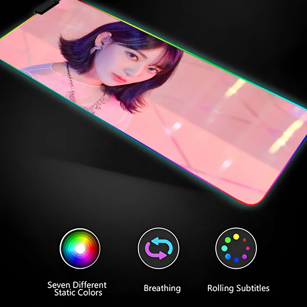 XXL RGB HD Черный Коврик Для Мыши Женщин - Famous Kpop Girl Group LE SSERAFIM Sakura Design