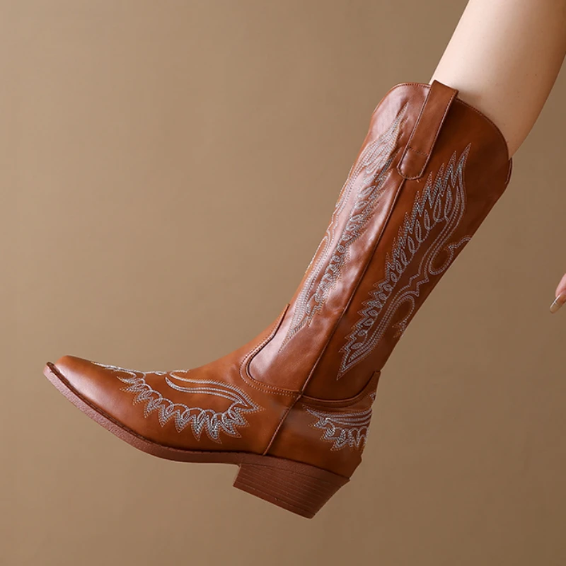 

Зимняя женская обувь, женские сапоги с пионным носком, новинка 2023, сапоги до середины икры на массивном каблуке для верховой езды для женщин, модные женские ковбойские сапоги