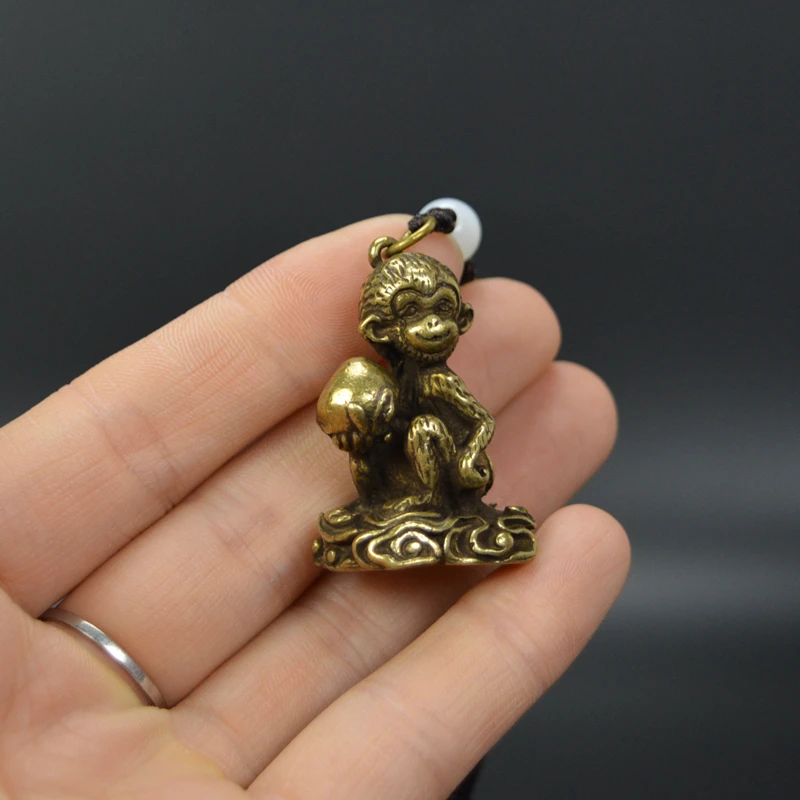 Ling Monkey Xianrui Copper Ware Маленькая игра Твердая чистая медь Обезьяна держит персиковый