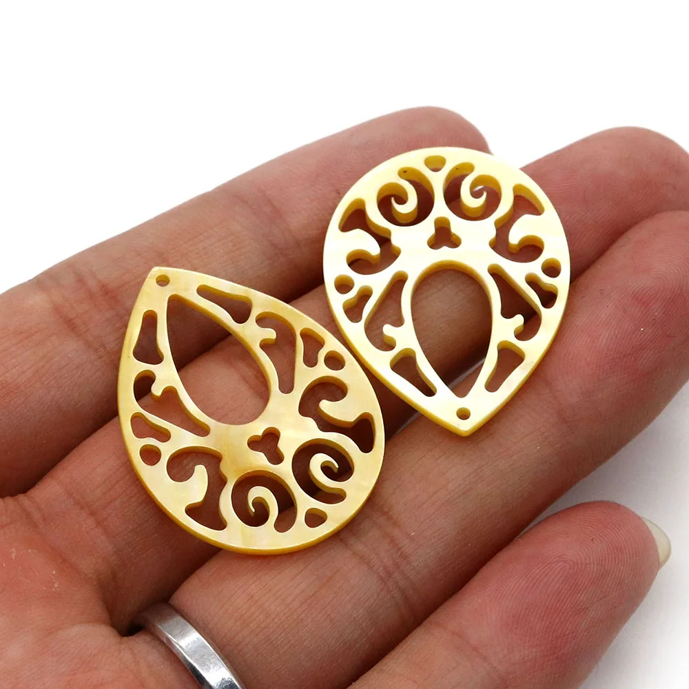 Кулон в форме капли с резьбой из натуральной желтой ракушки 25x33 мм изысканная