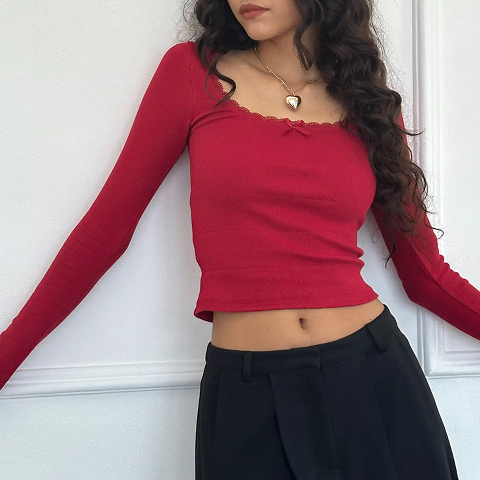 Укороченный топ с длинным рукавом