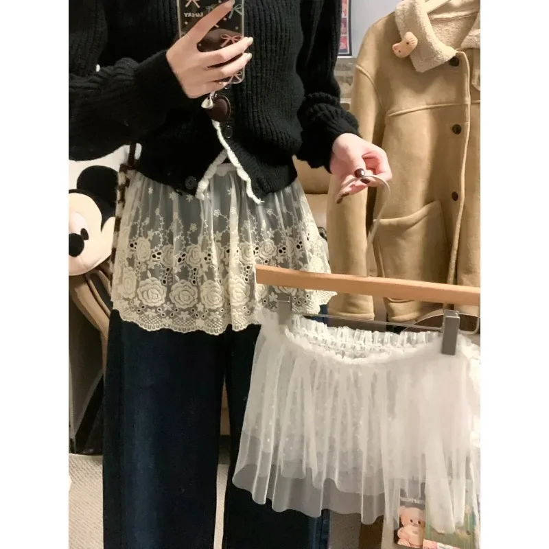 Белая сетчатая юбка в горошек