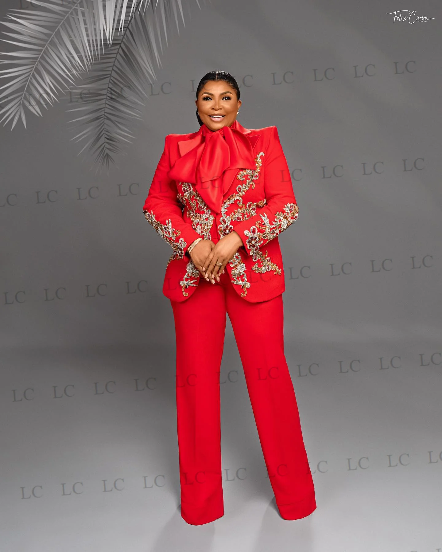 Женский костюм из блейзера и брюк