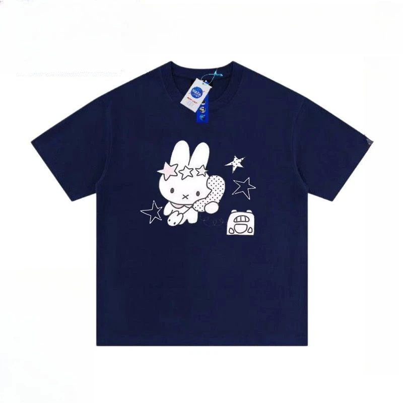 Фото Футболка из чистого хлопка с принтом Miffy в стиле аниме, с короткими рукавами, для мужчин и женщин, свободного кроя, для студентов, парная одежда, топы с короткими рукавами №3