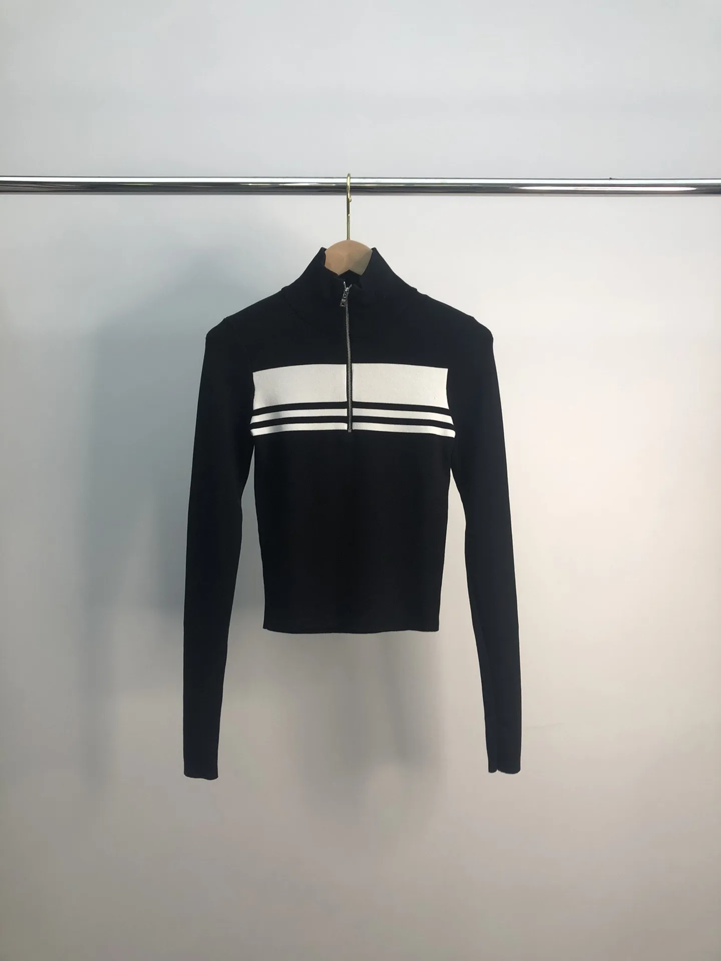 

Женский свитшот с длинным рукавом, на молнии