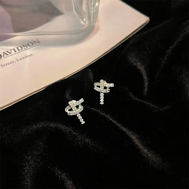 

New Tie Cute Heart Earrings High Design Office Exquisite Earings Studs Fashion Jewelry