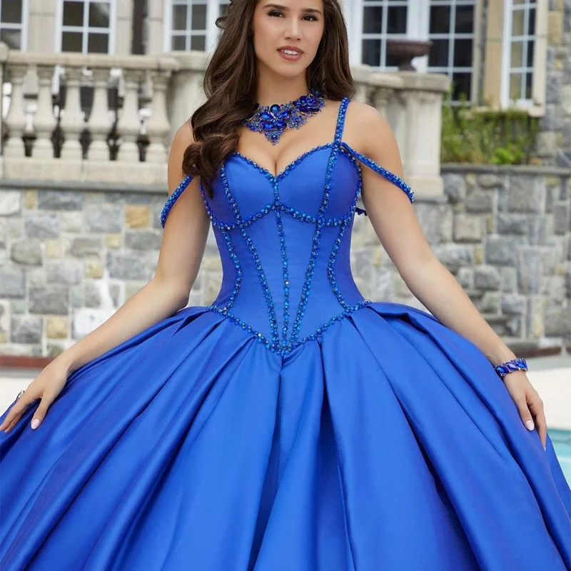 Темно-синее платье на бретелях-спагетти с кристаллами и бусинами праздничное для