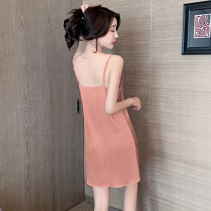 Рисунок 5 - Женская шелковая пижама на бретельках