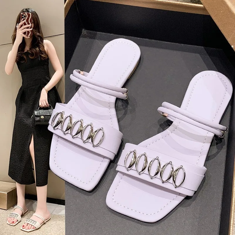 

Shoes Rivet Low Slippers Casual Slipers Women Slides Luxury Flat 2023 Hoof Heels Rubber Metal Decoration Fashion PU Scandals Fab
