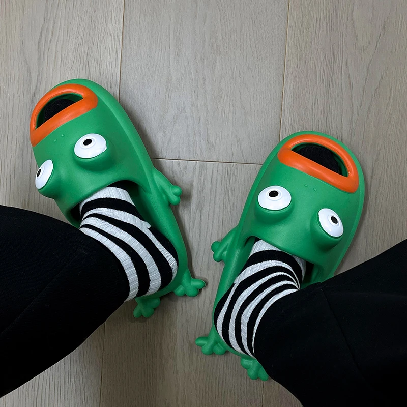 Comwarm Women's Slippers Interest Green Frog Slippers Outdoor Beach Shoes Home Soft Soled Slippers Cute Cartoon Frog Shoes Mules