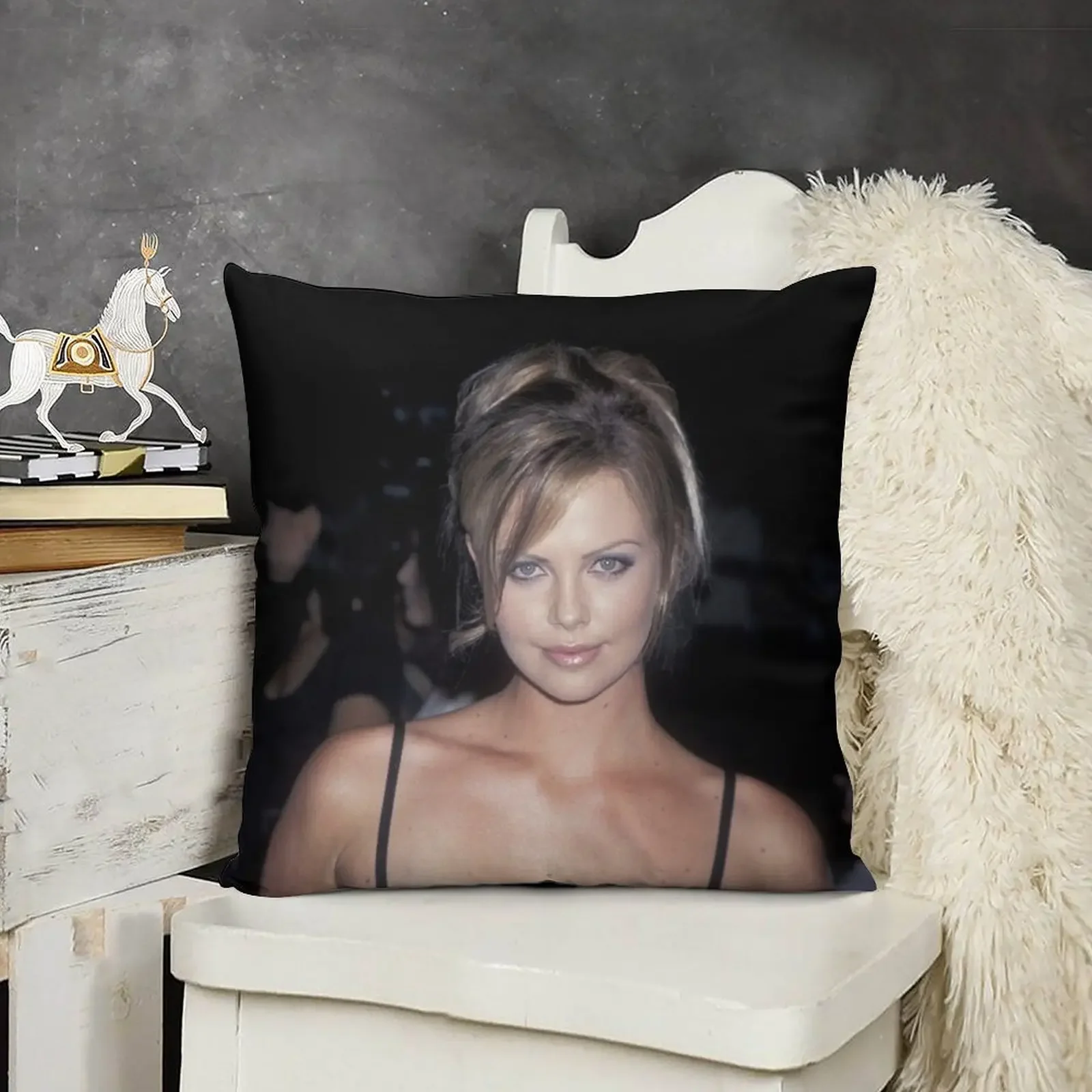 Подушка Charlize Theron Young рождественские чехлы декоративные подушки для гостиной