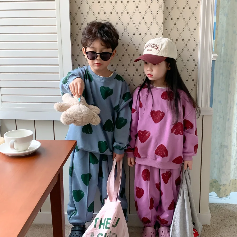 

MODX Spring Autumn 2023 siblings heart printing clothes sets Children round collar sweatshirt and pants 2pcs sets