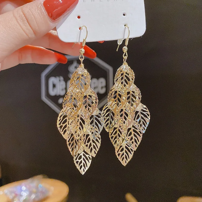 

2022 new trend Europe and America exaggerated personality fashion leaf earrings long gold atmospheric leaf earrings for ladies