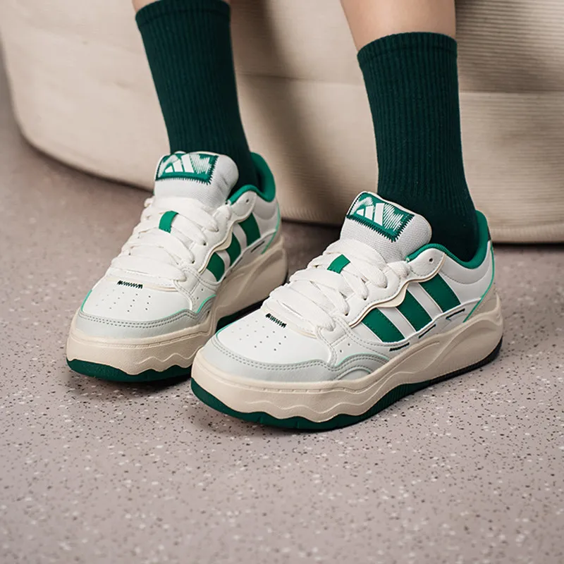Фото Кроссовки Adidas KH9024 Classic Casual, бело-зеленые, легкие, с резиновой подошвой, для уличной ходьбы и скейтбординга №3