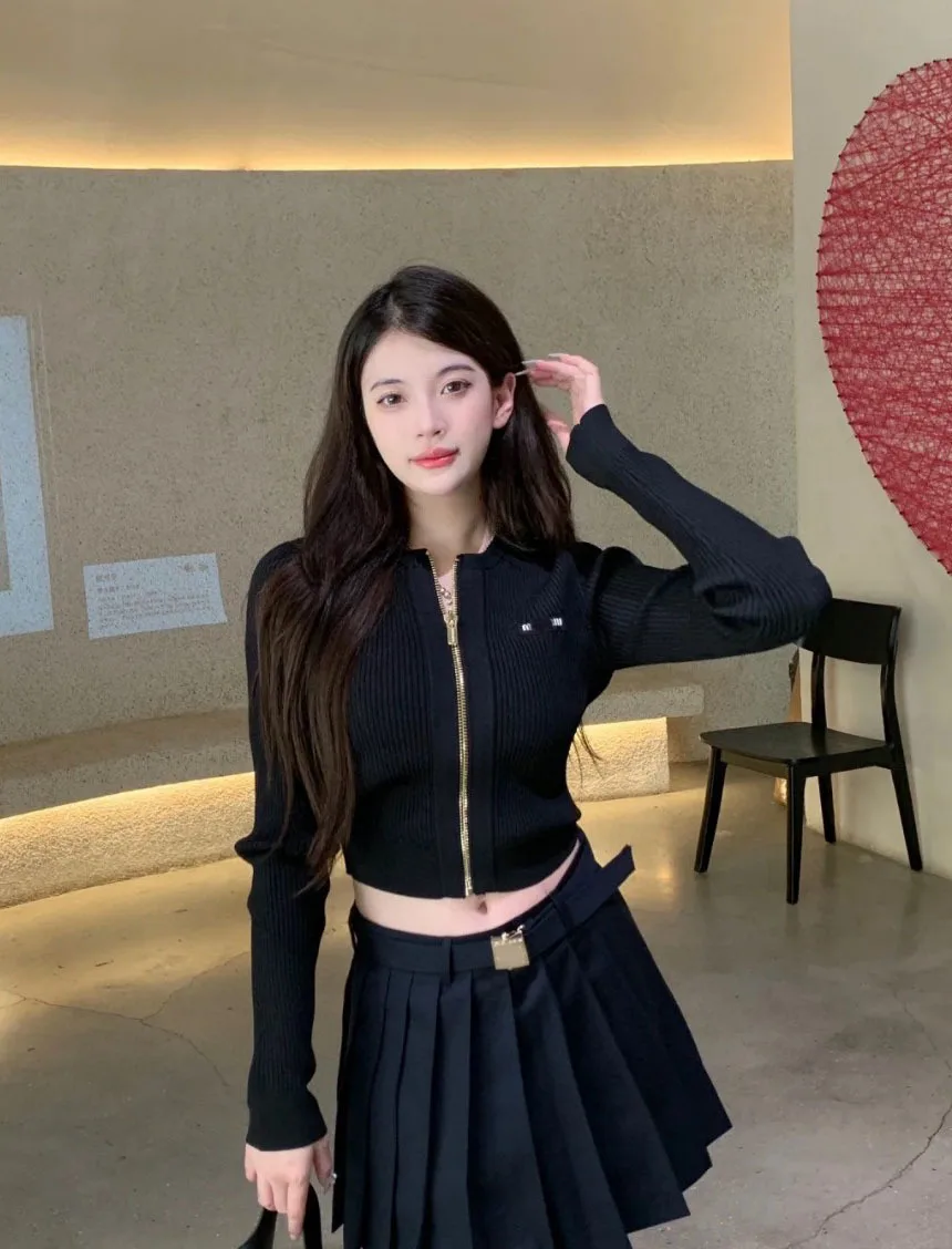 

Women's Autumn Clothing New Modern Zipper Knitted Coat For Women Black Slim Fit Round Neck Black Fashion Women Sweaters 2023