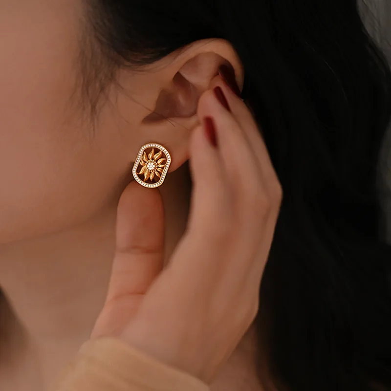 

DEAR-LIFE Sunflower silver pin earrings earrings light luxury vintage personality round earrings exquisite New Year gift
