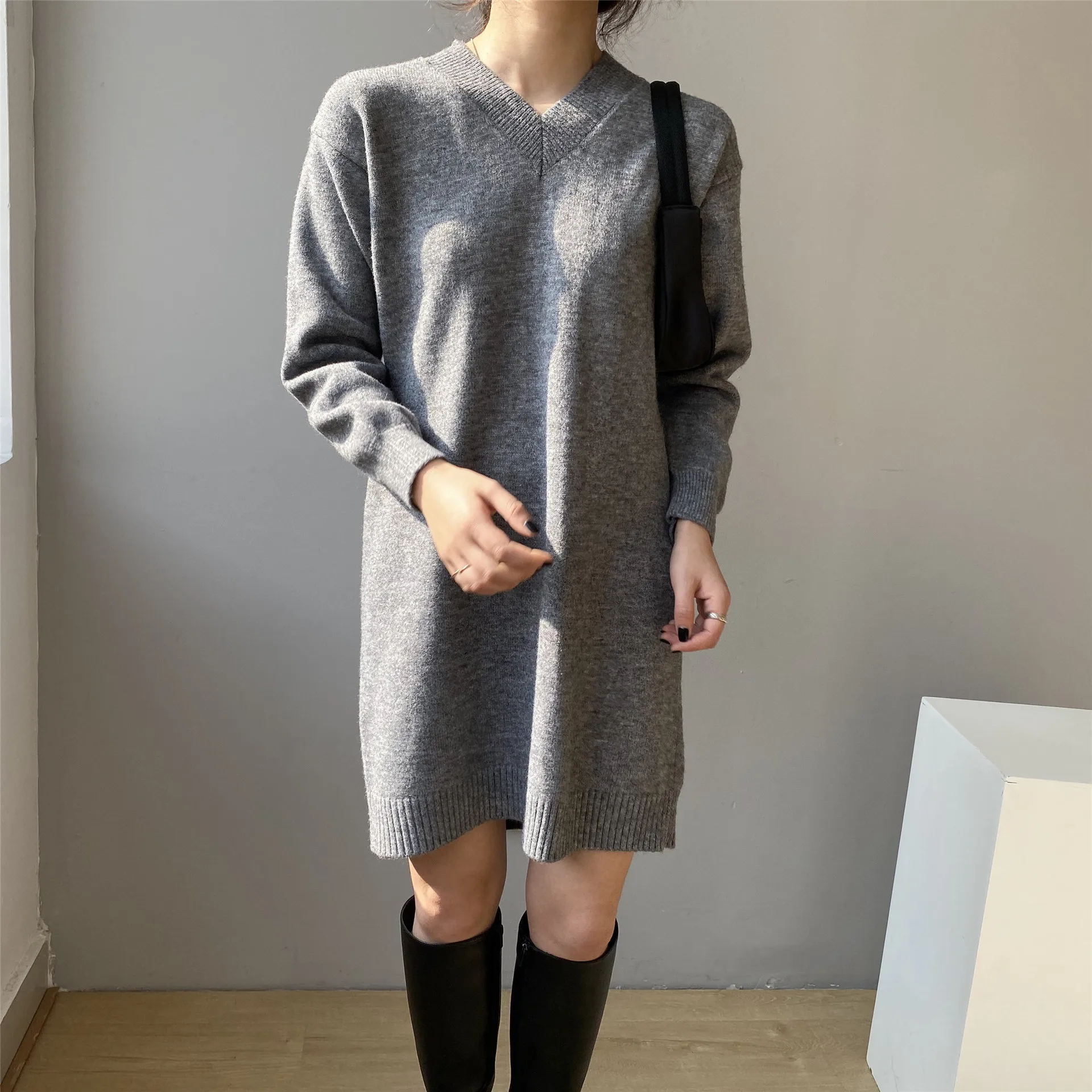 Autumn and winter women's casual solid V-neck long sleeve loose knit dress