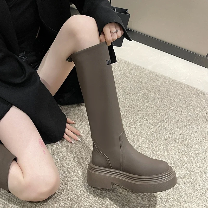 Новинка Осень 2024 винтажные длинные сапоги женские маленькие на рельефном