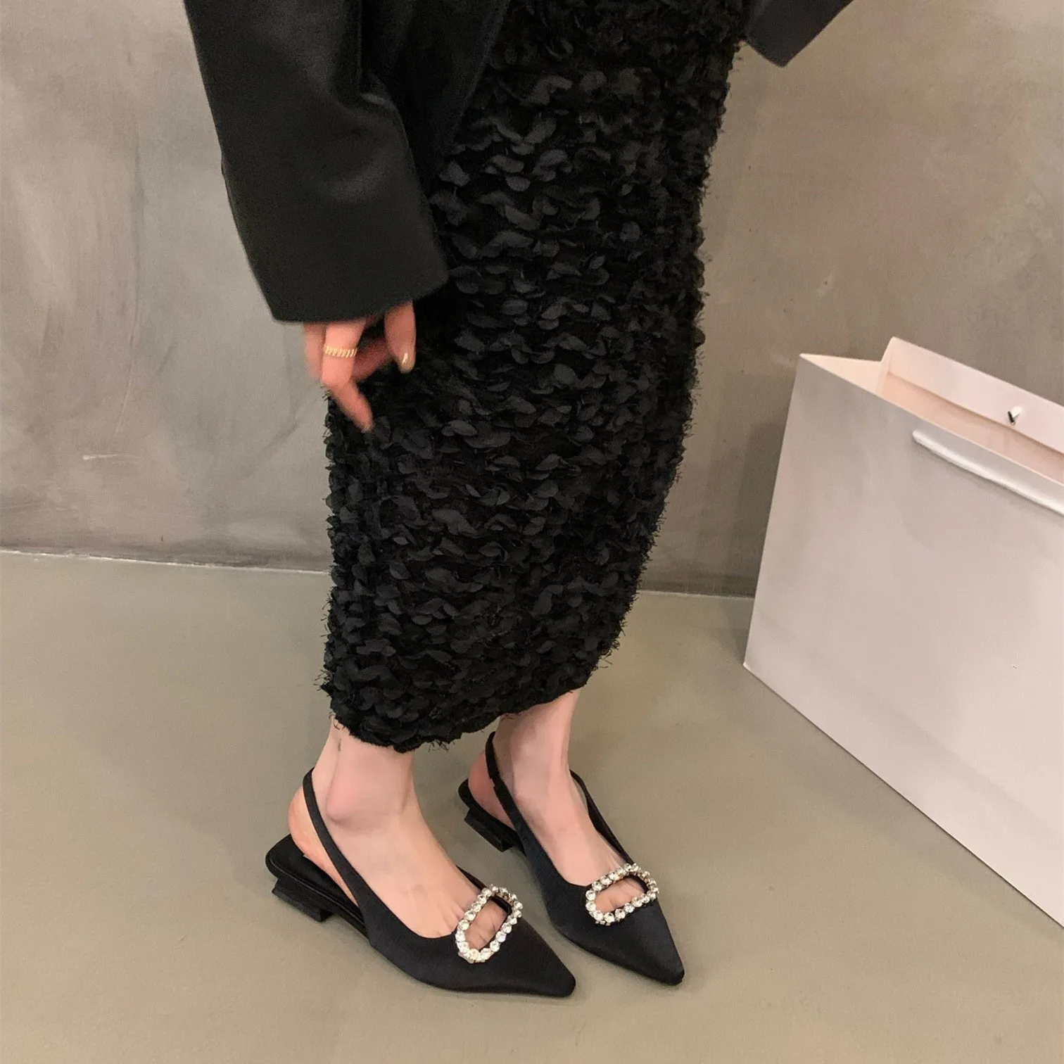 Сандалии женские на квадратном каблуке туфли с металлическим каблуком цвет