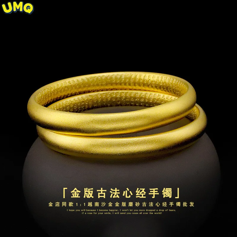 

Живите с товарами, трясущиеся в том же матовом стиле, имитация чистого 24-каратного золотого браслета, ювелирные изделия и Tiktok. Ювелирные изд...