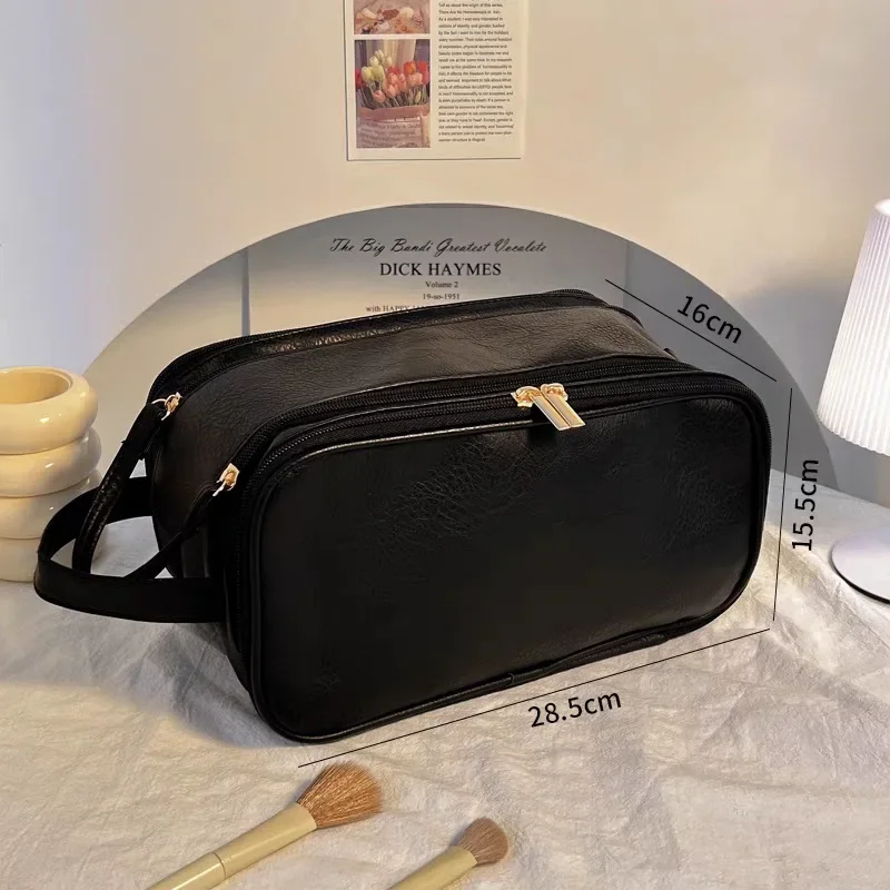 

Большая косметичка на двойной молнии