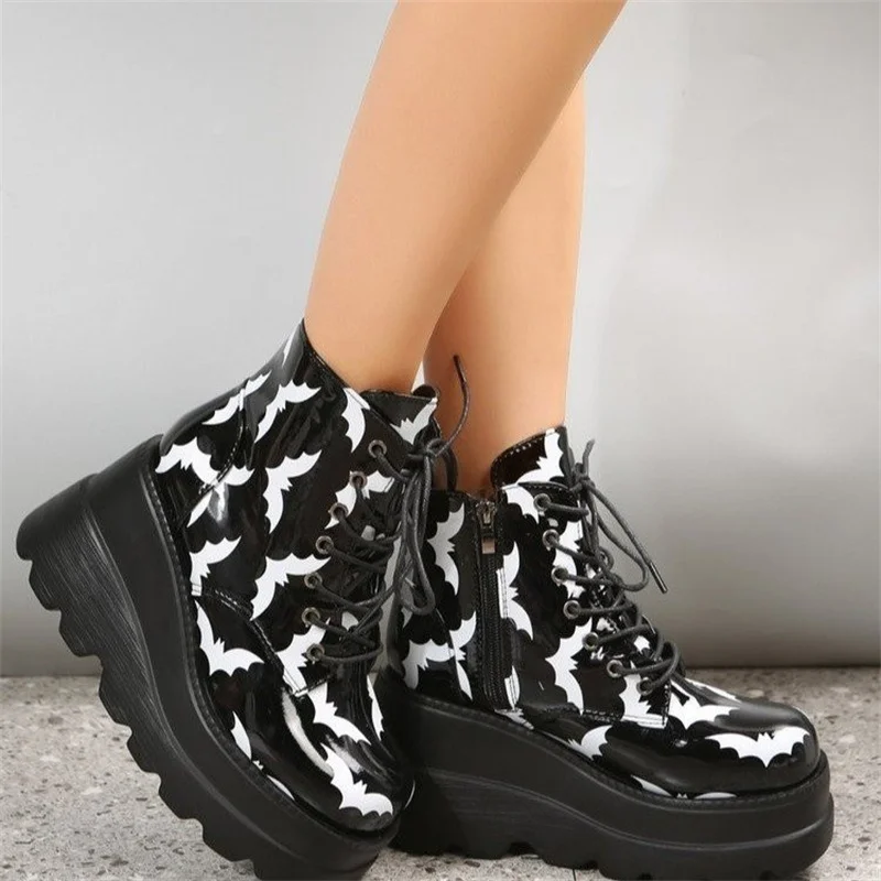 New Design Platform Gothic Ankle Booties Women Lace Up Bat Motorcycle Boots Casual Autumn Winter Halloween Shoes