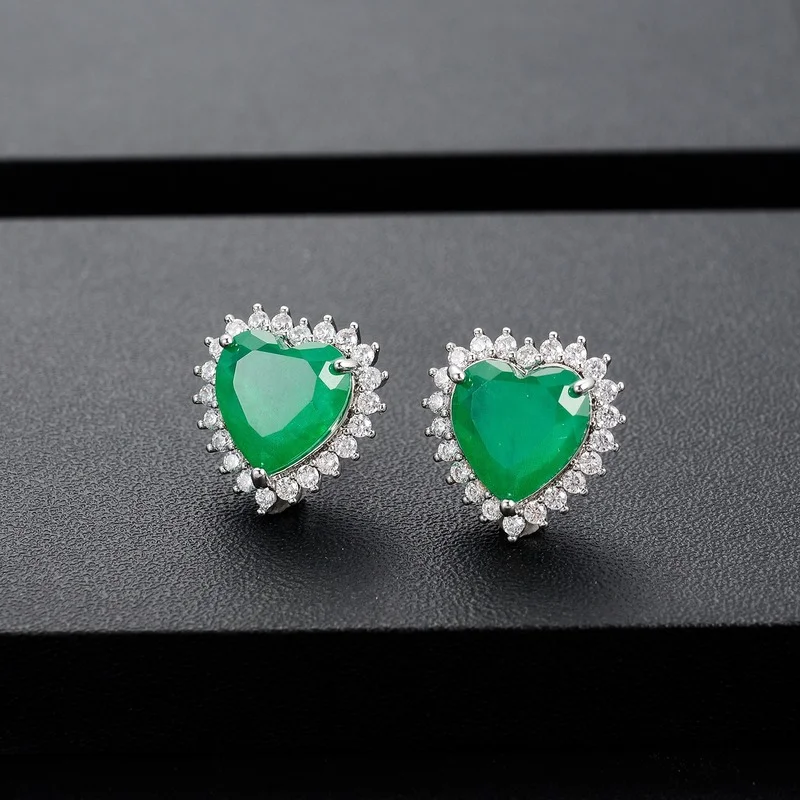 

Fashionable and exquisite emerald zircon small fresh heart-shaped Earrings Silver Needle women's holiday gift
