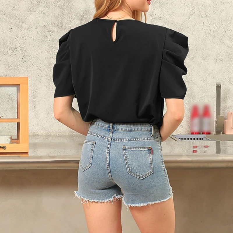 Женская футболка с баской V-образным вырезом и рукавом-фонариком