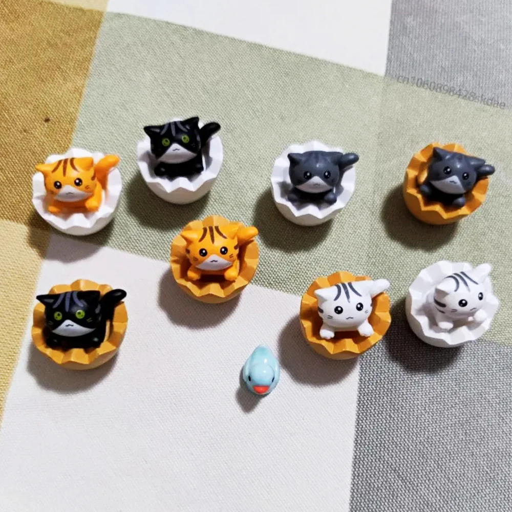 Мини-статуэтка котенка с орнаментом