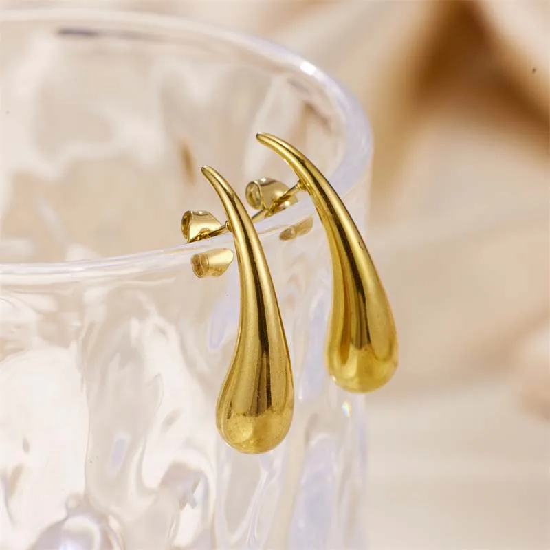 Женские серьги-гвоздики с покрытием из золота