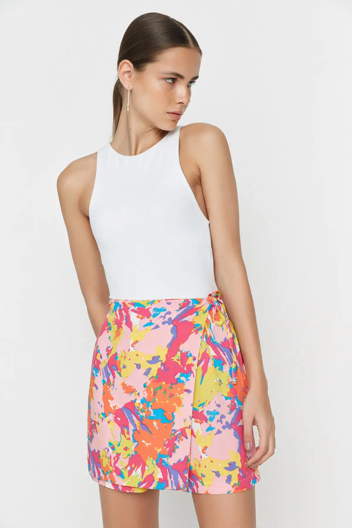 

Multi-color tie shorts & Bermuda TWOSS22SR0188