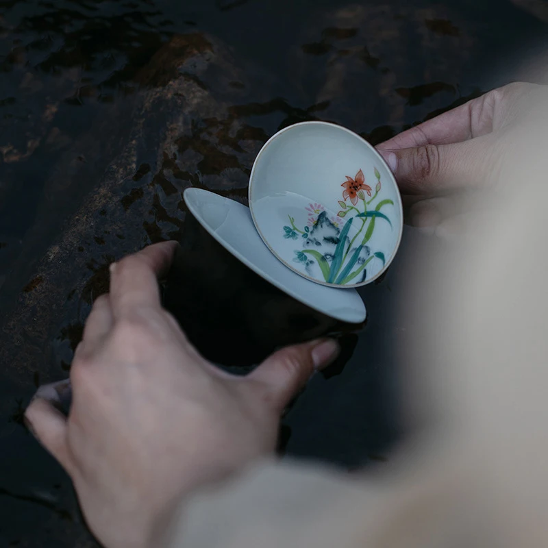 Цзиндэчжэнь Сюань черная глазурованная чаша ручной работы в стиле семьи розы