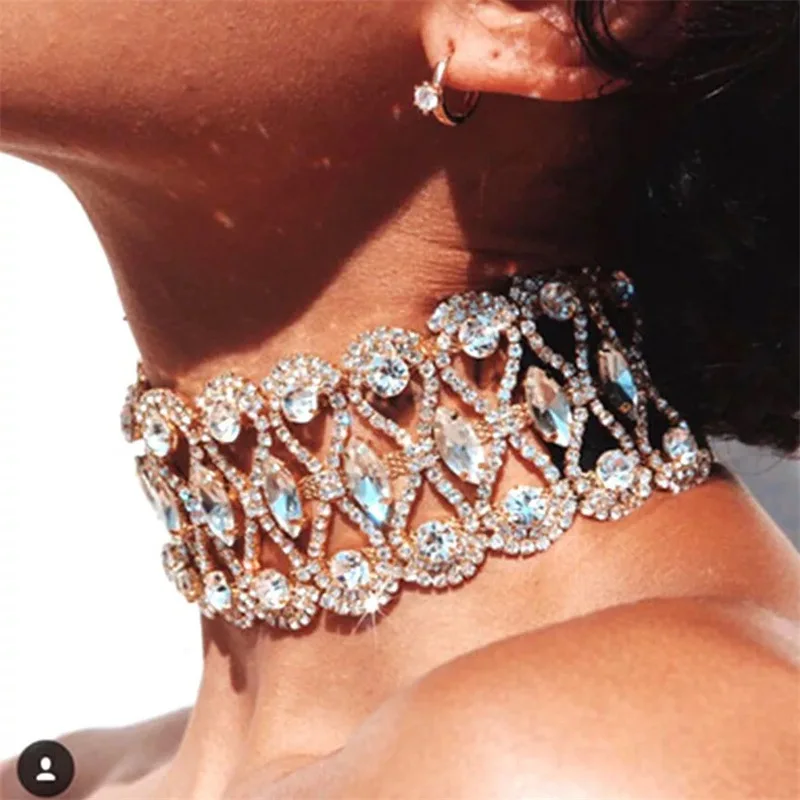 

Серебряное модное ожерелье-чокер с кристаллами, женское массивное ювелирное изделие, элегантное колье-чокер с вырезами