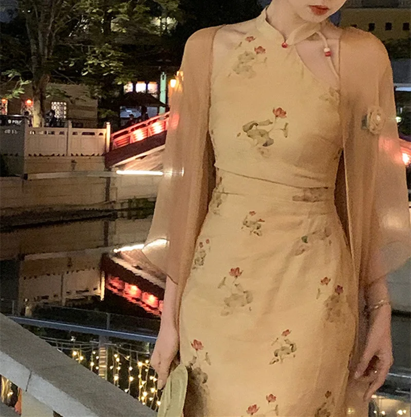

Lantern tour new Chinese retro improved cheongsam dress with slim waist and design sense skirt