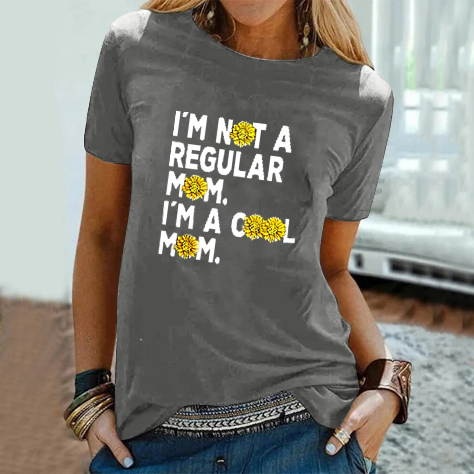 

Женская футболка с коротким рукавом, круглым вырезом и надписью