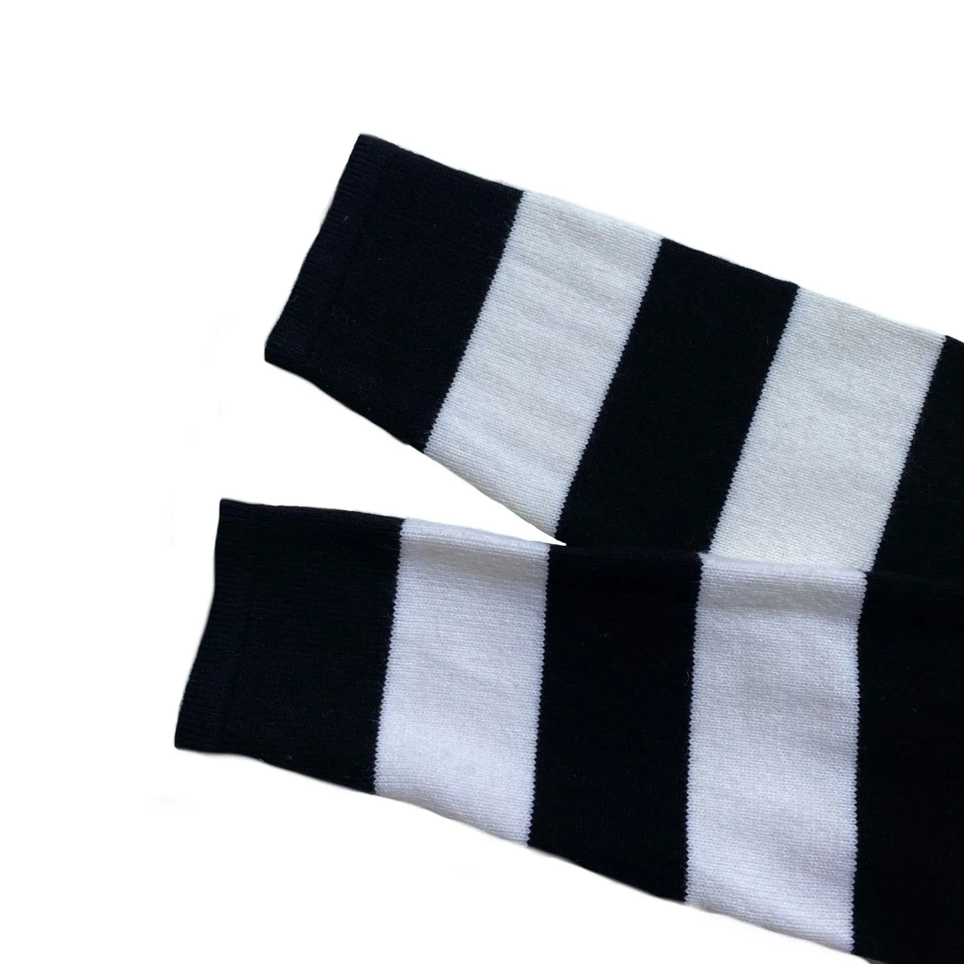 Рисунок 4 - Свитер Kapital в черно-белую полоску