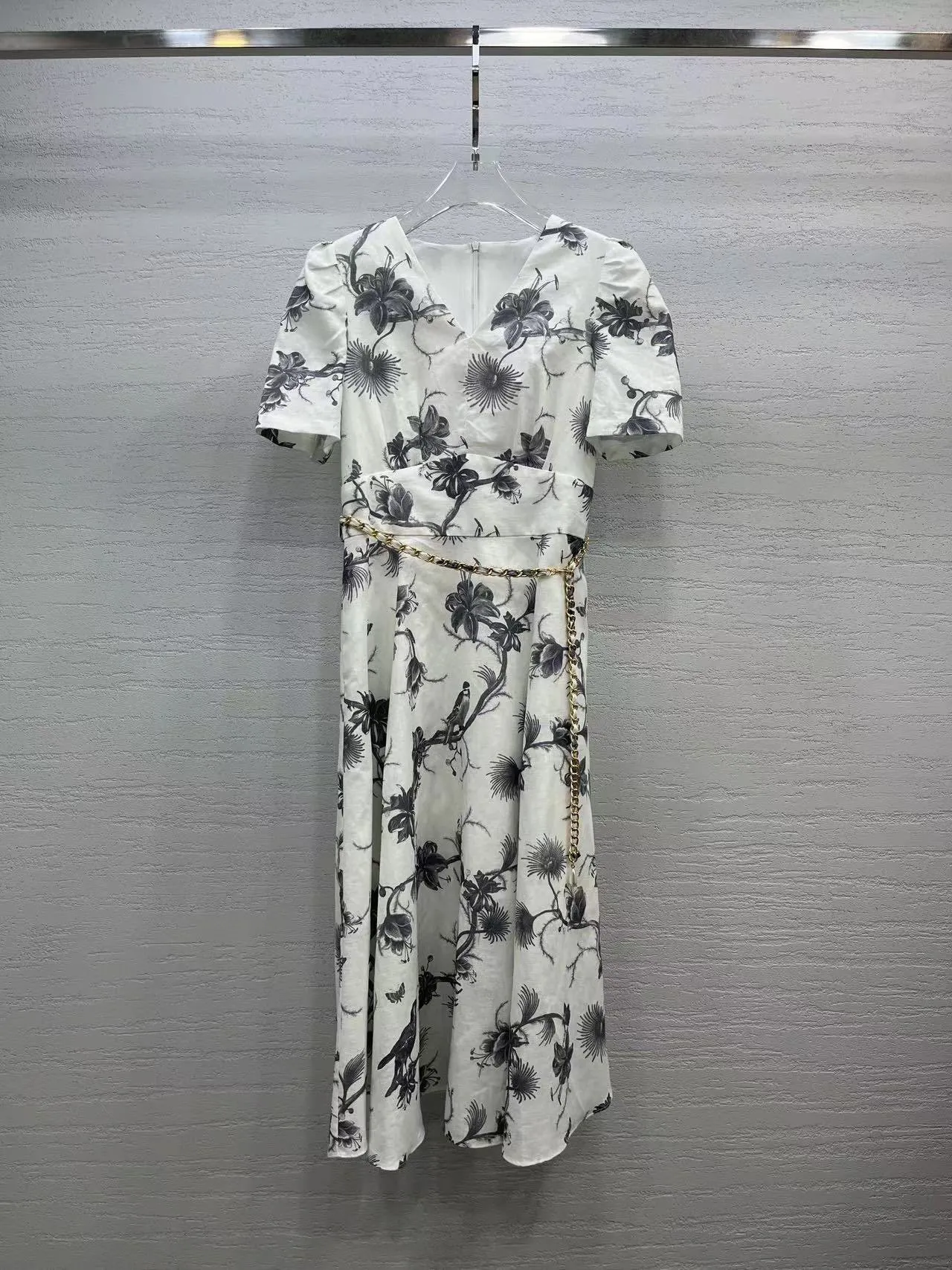 

2023 spring and summer women's clothing fashion new Printed V-neck Large Swing Dress 0621