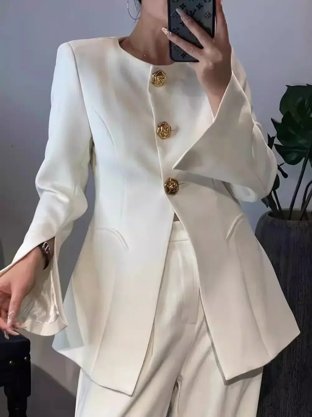 Осенний однобортный пиджак во французском стиле с круглым вырезом и длинными