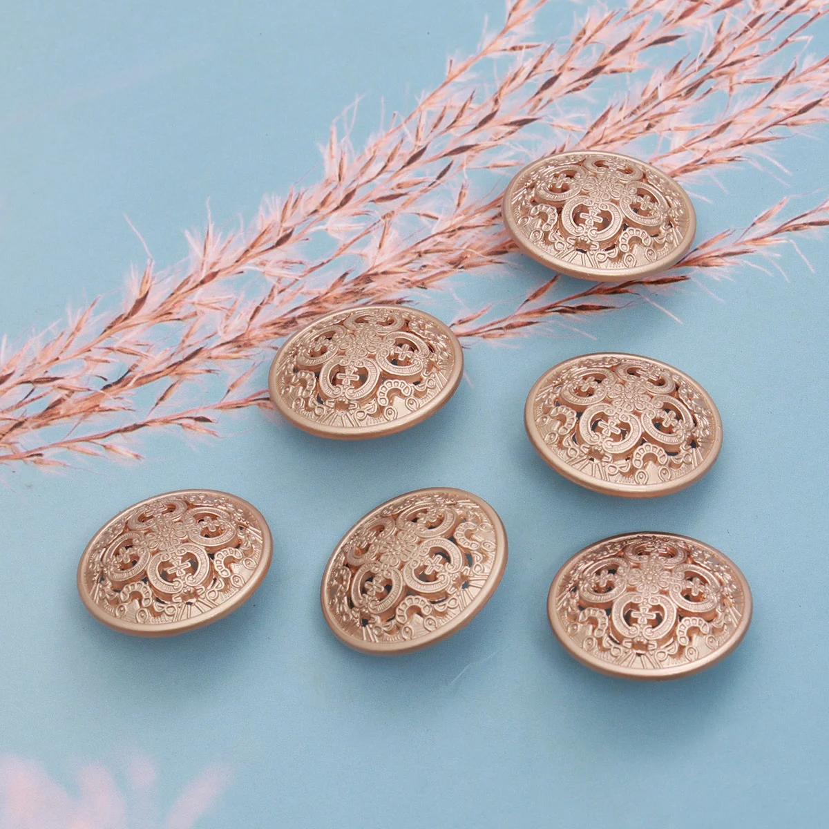 Женские джинсы с перекрестными вставками 30 шт.