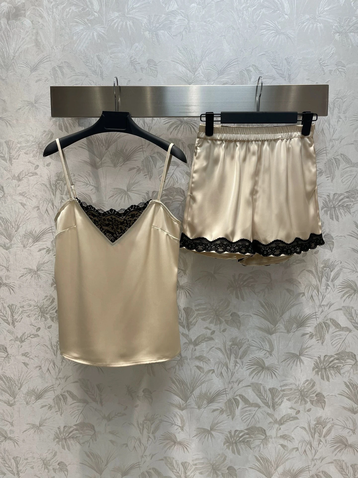 

Summer Silk Pajamas Sets For Women Nightwear Sling Top + Shorts Lace Solid Soft Two Piece Suits Sexy
