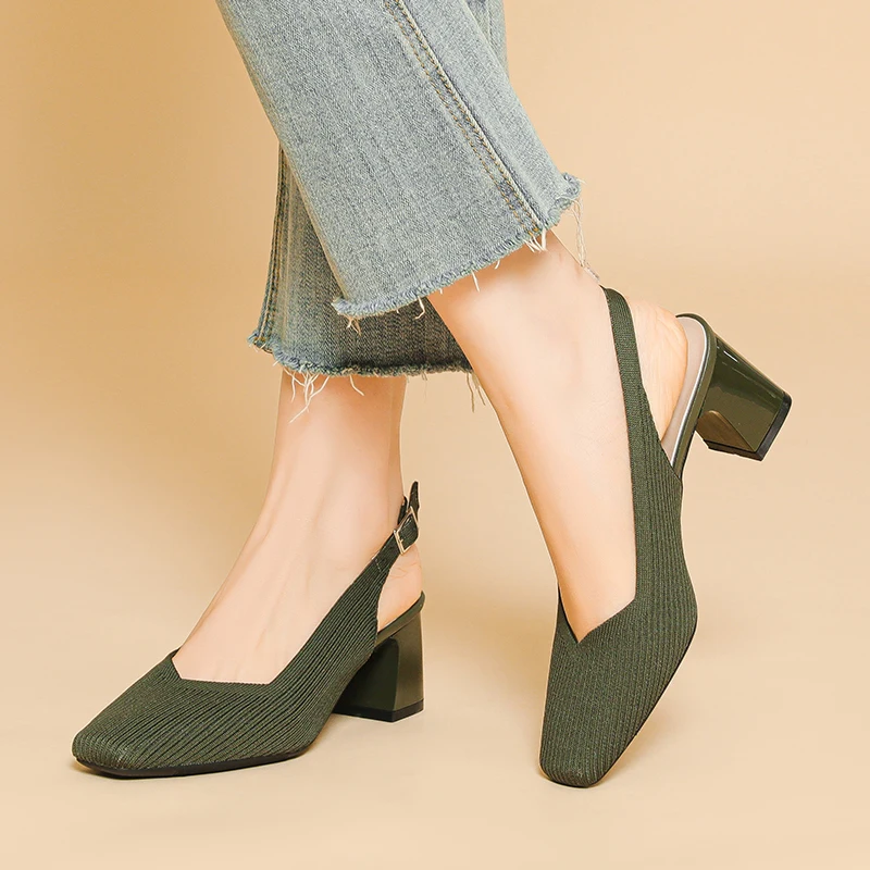 Женские босоножки на толстом каблуке