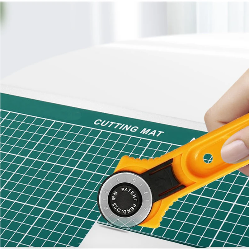 Режущий круглый нож для кожи 28 мм с набором лезвий для резки ткани.