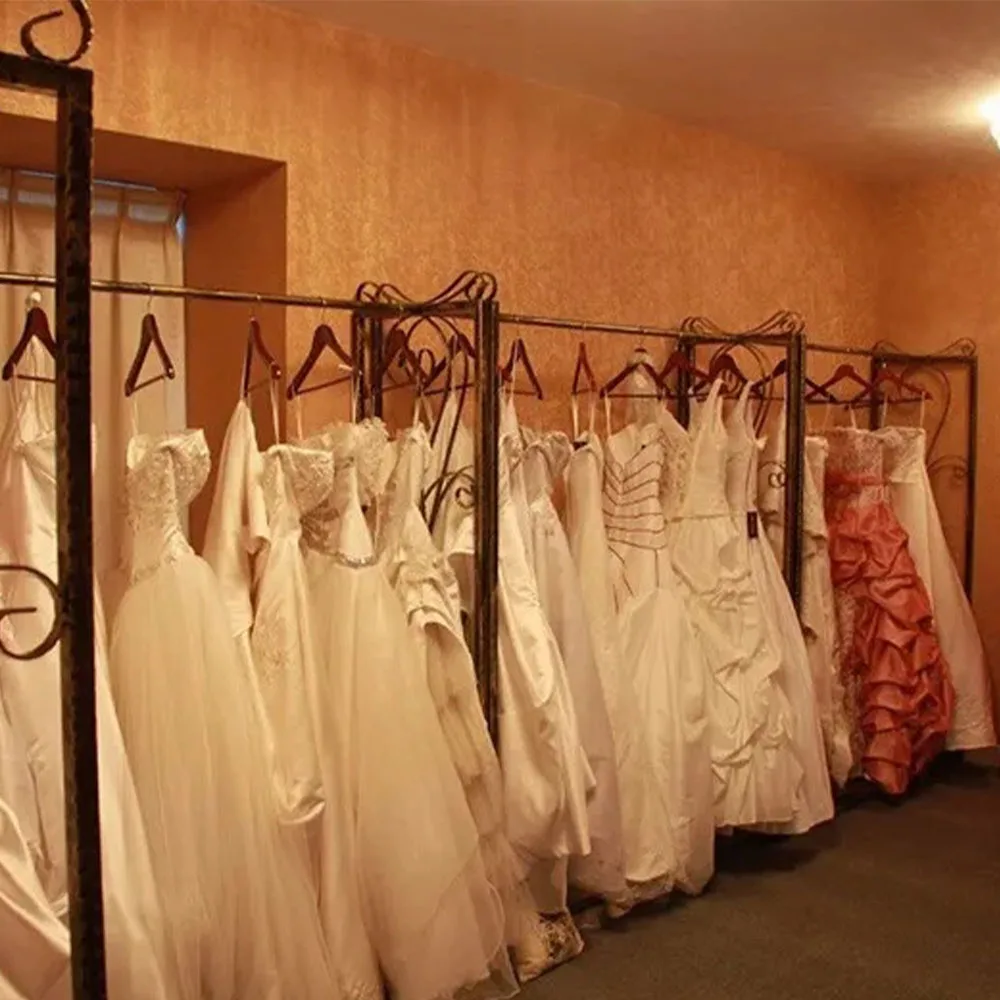 Длинное вечернее платье с разрезом без рукавов в пол