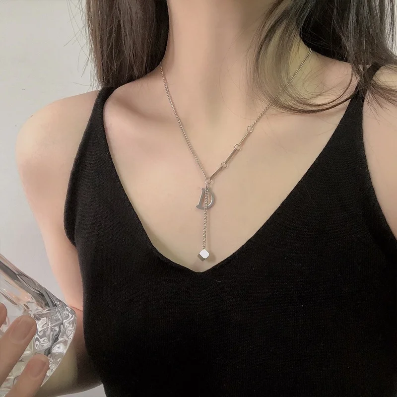 

Necklaces Woman Letter D Necklace Women Pendant Tassel Chain Lovers Jewelry Wedding Silver Color Trendy Kpop Party Metal Collier