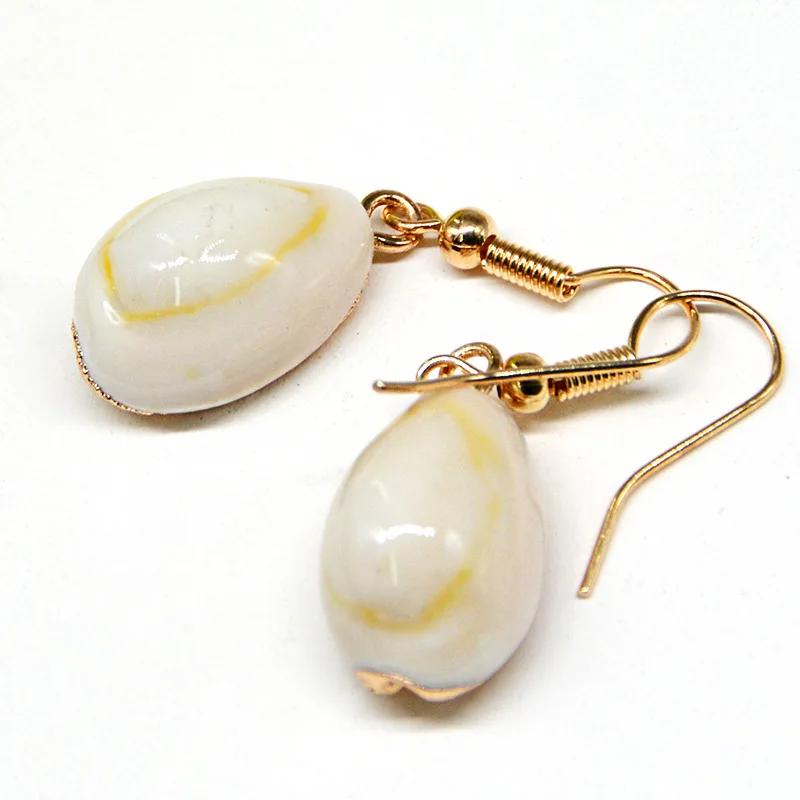 

Fashion, small and cute earrings, natural shell pendant earrings, beach ins, conch temperament earrings
