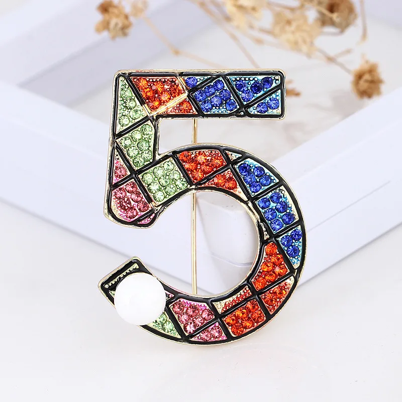 

Luxury Elegant Vintage Brooches for Women Number 5 Brooch Pin Girls Gift Clothing Accessories