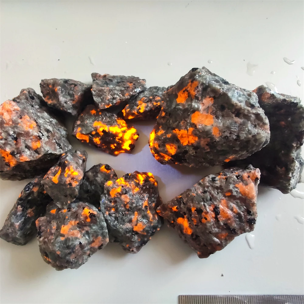 

Флуоресцентный камень Yooperlite Flame Stone