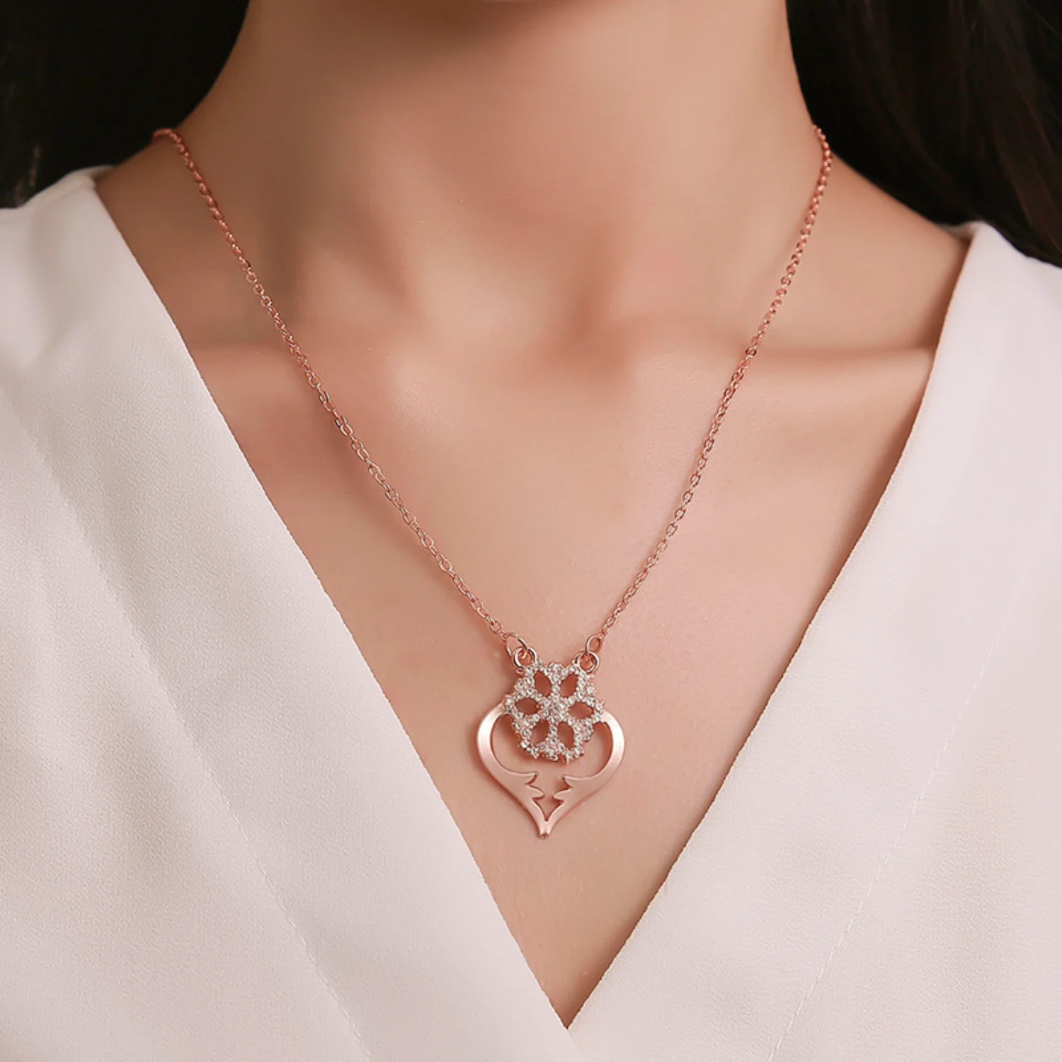 

1$ Temperament Snowflake Pendant Collarbone Chain Elegant Love Diamond Necklace Wholesale Jewelry At The Lowest Price Bulk Order