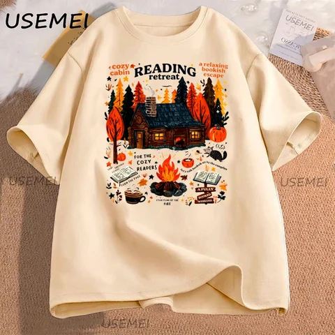 USEMEI Футболка женская хлопковая  Cozy Cabin Reading Retreat — изображение товара
