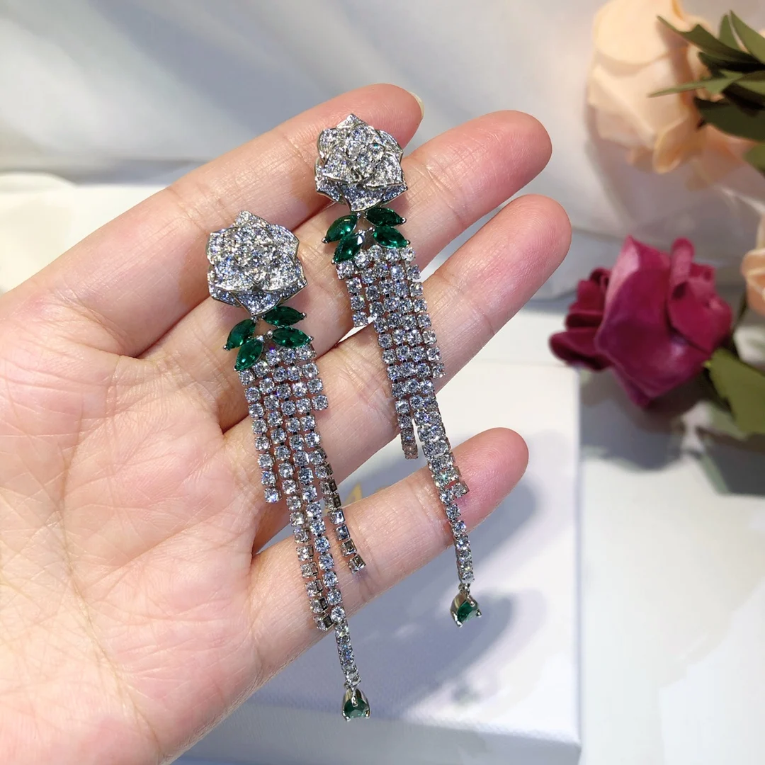 

European and American fashion three-dimensional rose inlaid earrings